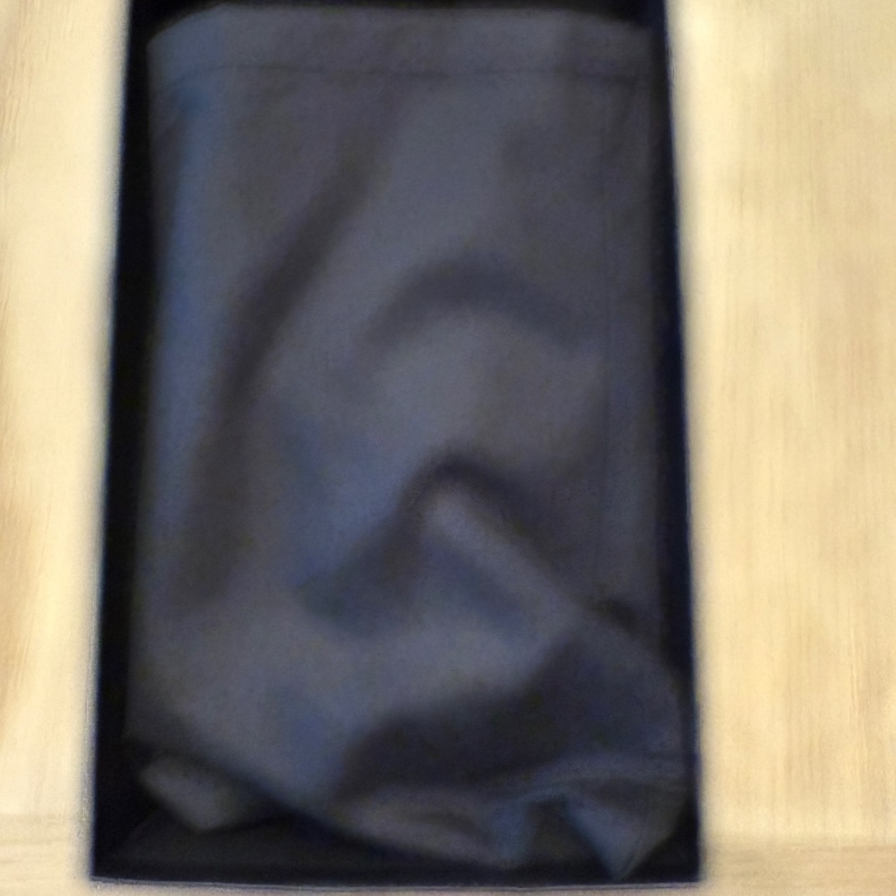 Saint Laurent Cassandre Envelope Chain Wallet - Picture 2 of 7